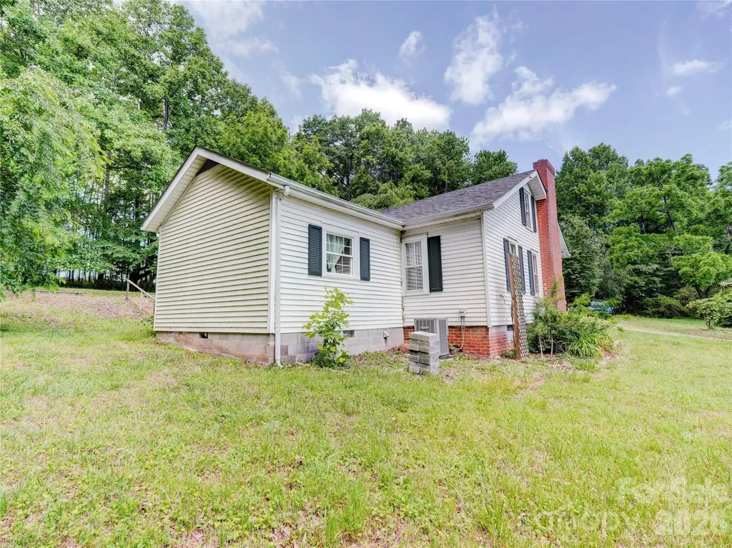 7049 Austin Little Mountain Road Elkin NC 28621