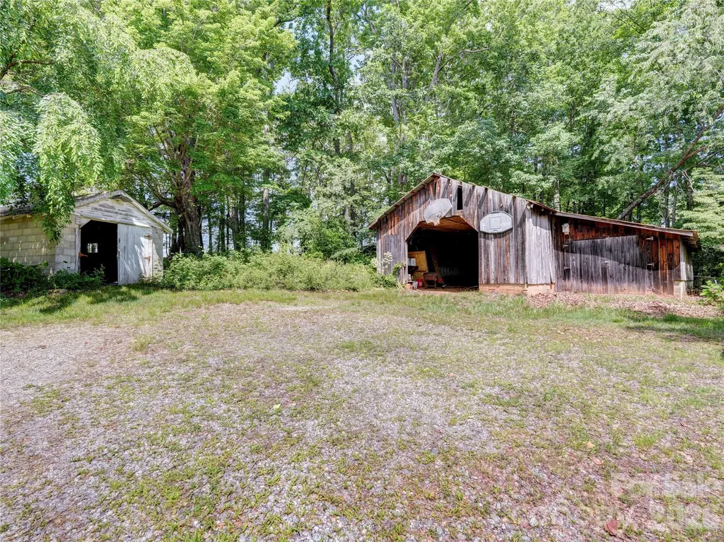 7049 Austin Little Mountain Road Elkin NC 28621