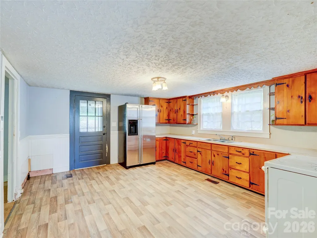 7049 Austin Little Mountain Road Elkin NC 28621