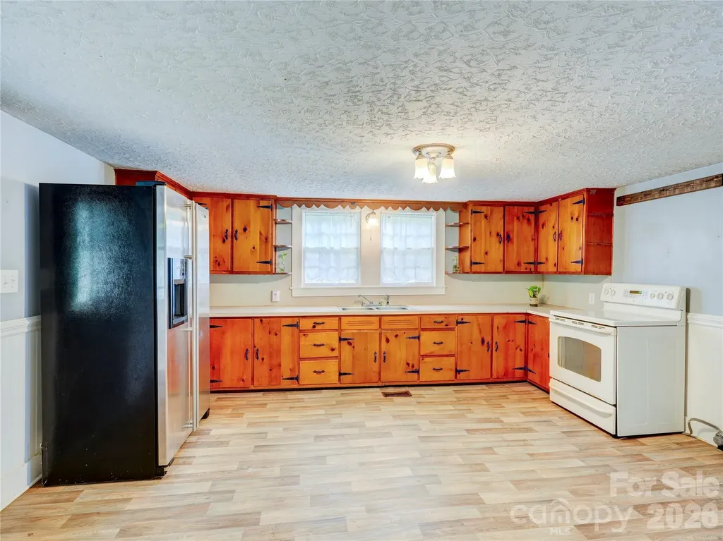 7049 Austin Little Mountain Road Elkin NC 28621
