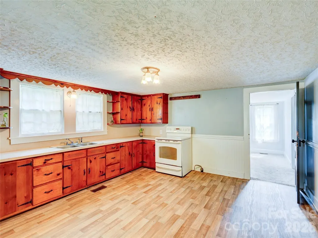 7049 Austin Little Mountain Road Elkin NC 28621