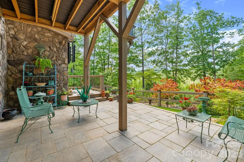 142 Highland Cove West Jefferson NC 28694