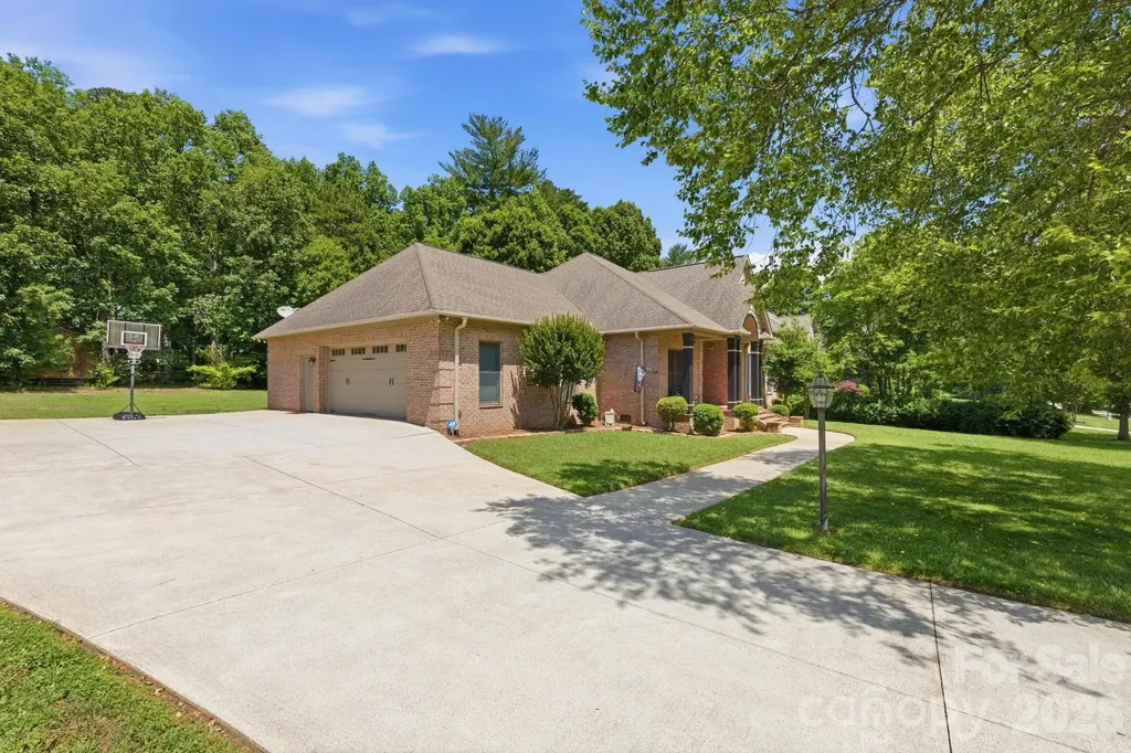 1705 29th Avenue Place NE Hickory NC 28601
