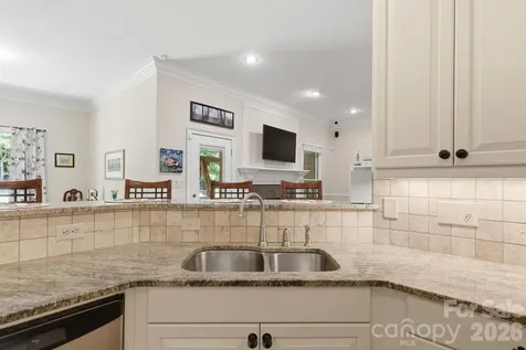 1705 29th Avenue Place NE Hickory NC 28601