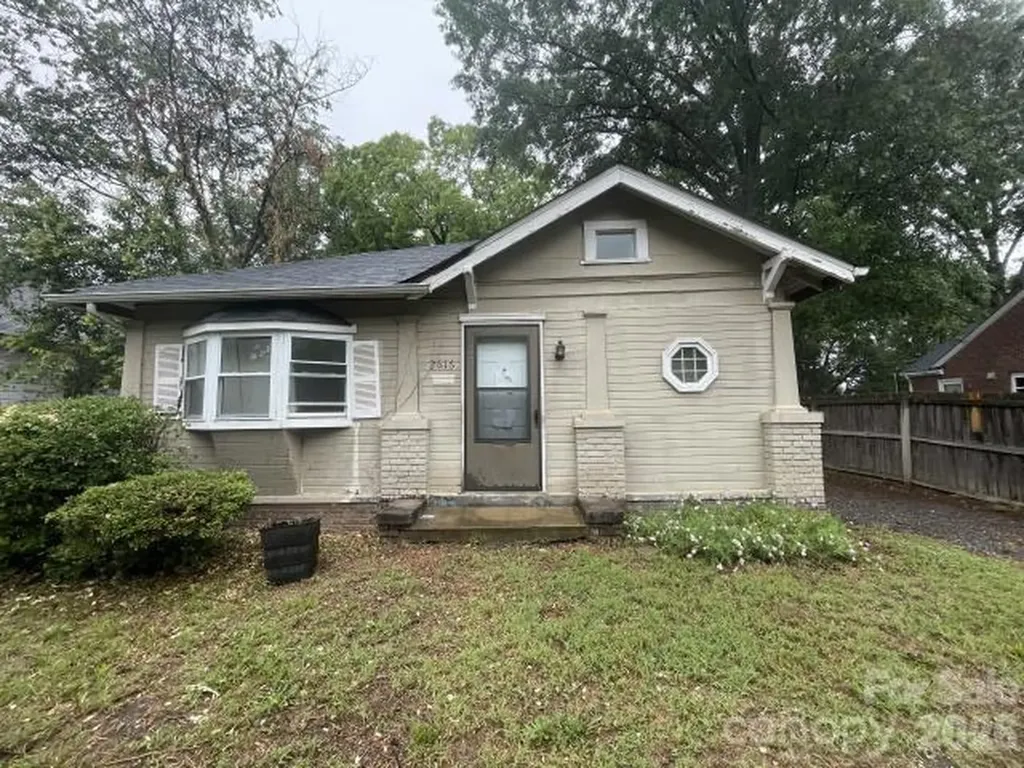 2616 Holton Avenue Charlotte NC 28208