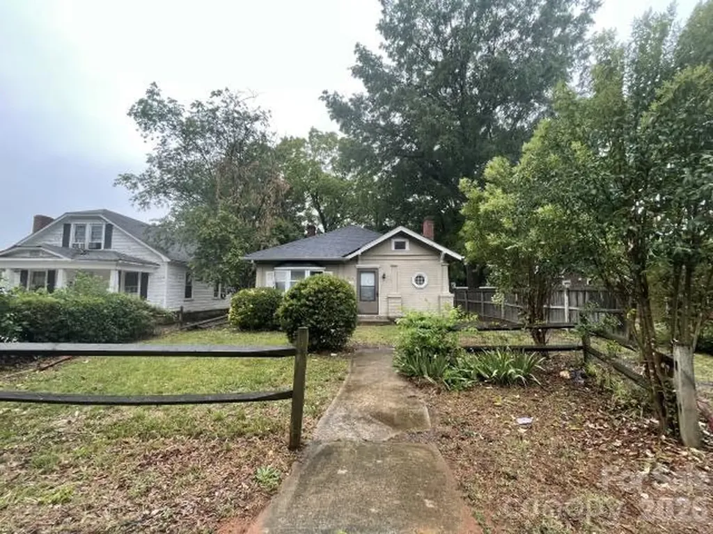 2616 Holton Avenue Charlotte NC 28208