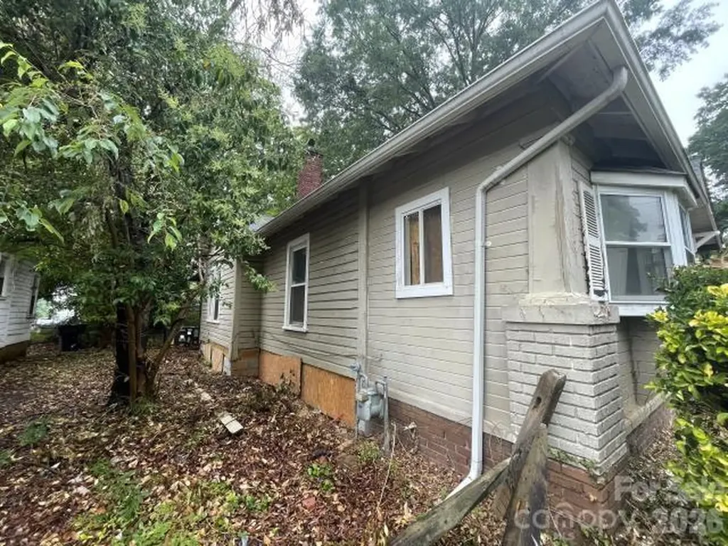 2616 Holton Avenue Charlotte NC 28208