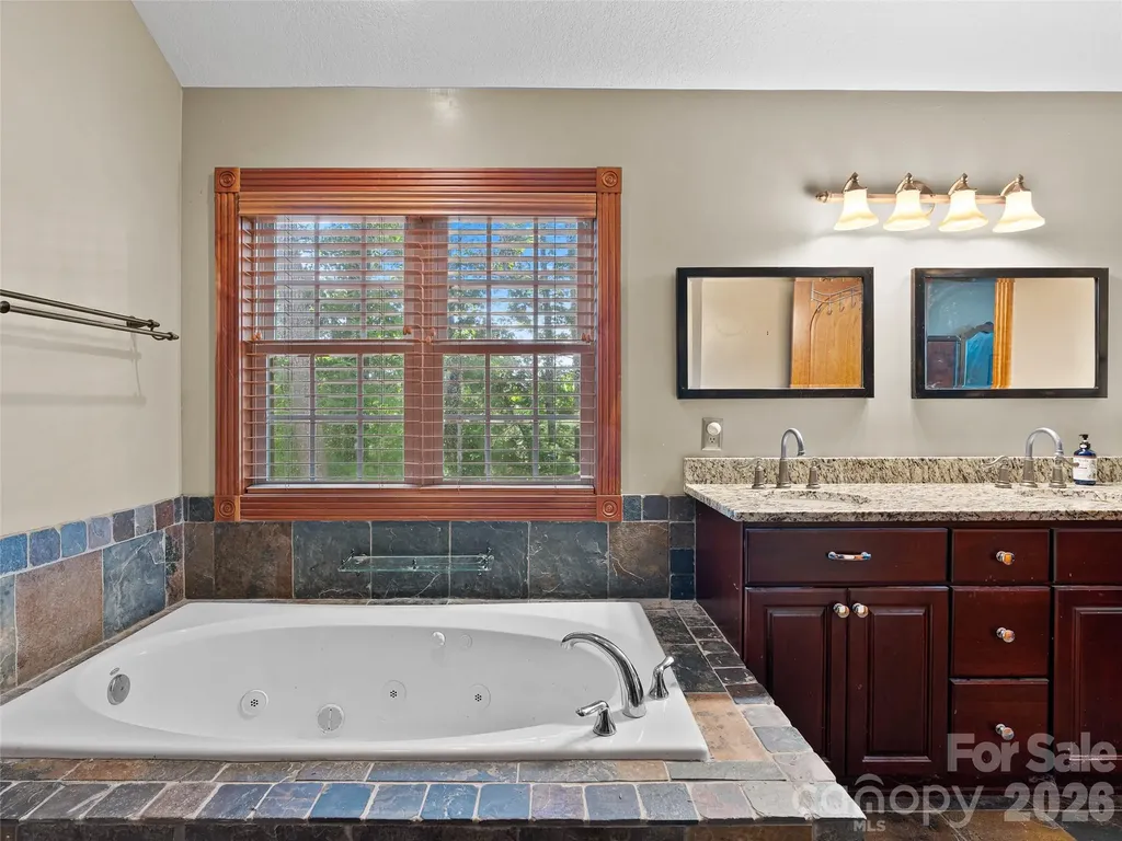 40 Hope Road Weaverville NC 28787