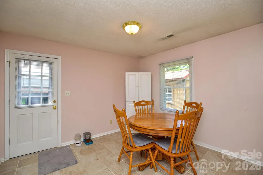 518 Vinecrest Drive Matthews NC 28105