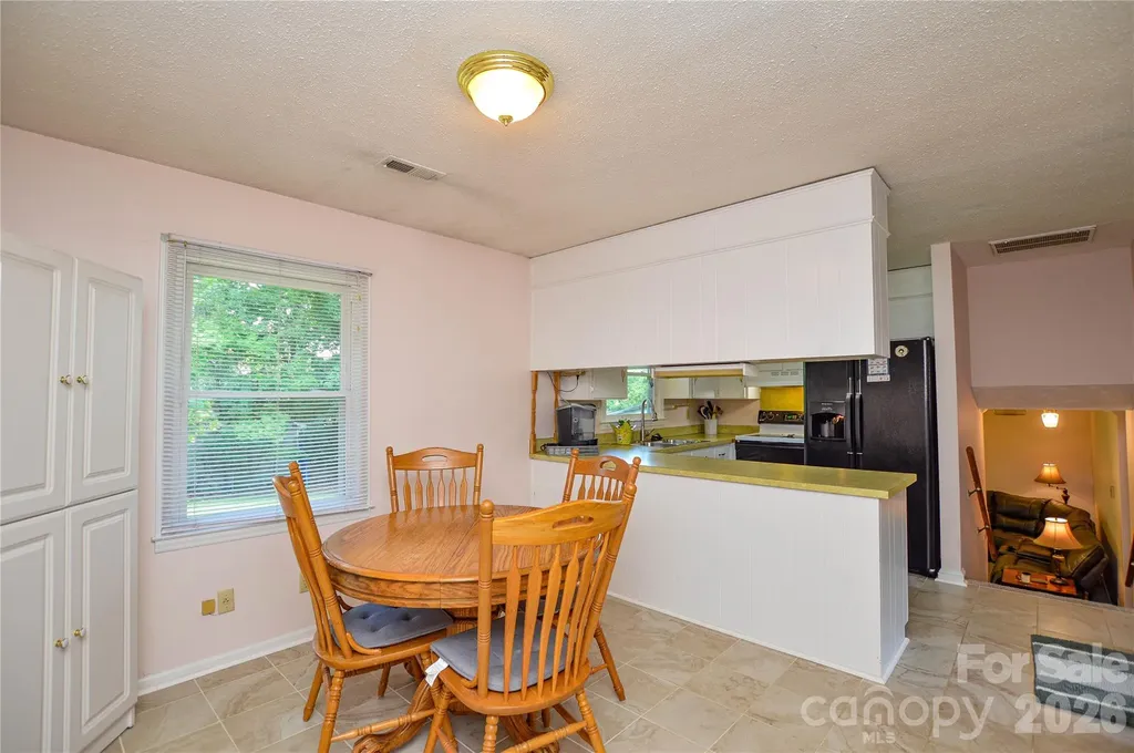 518 Vinecrest Drive Matthews NC 28105