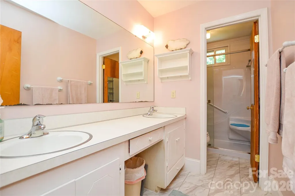 518 Vinecrest Drive Matthews NC 28105