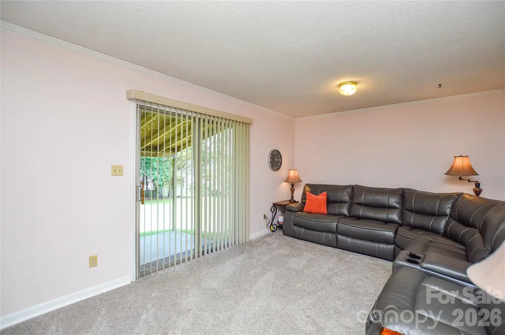 518 Vinecrest Drive Matthews NC 28105
