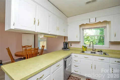 518 Vinecrest Drive Matthews NC 28105