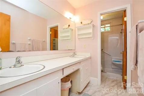 518 Vinecrest Drive Matthews NC 28105