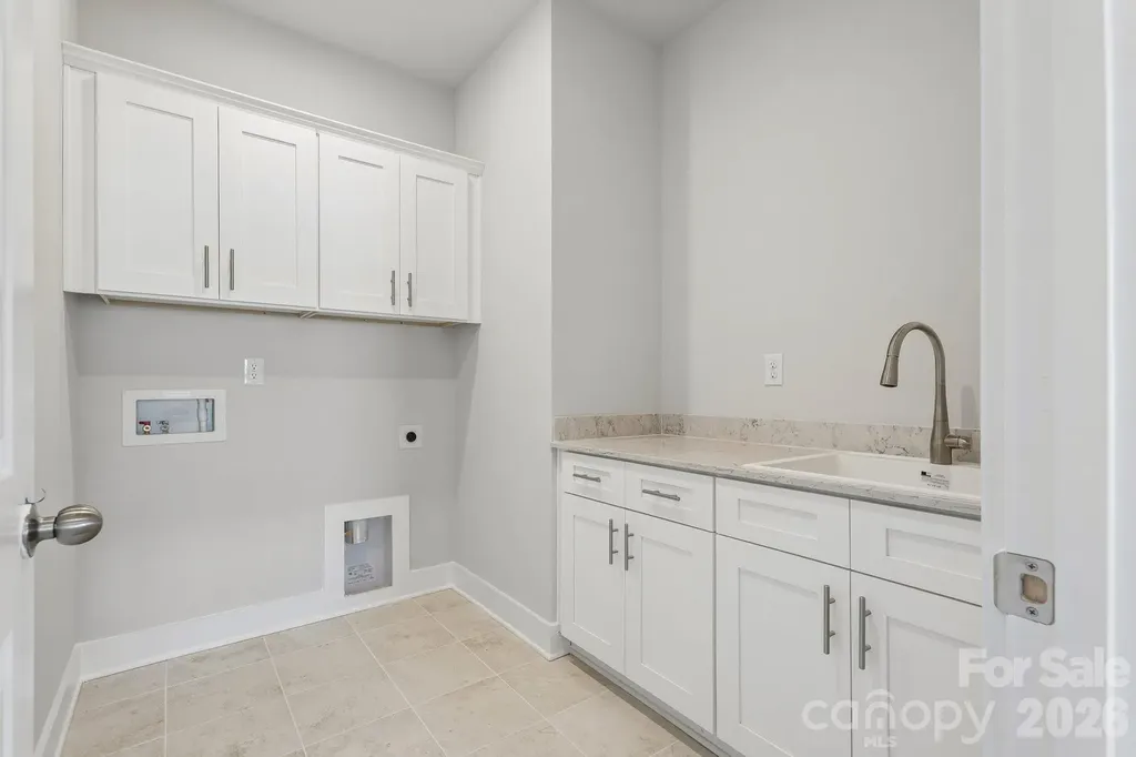 208 E Warfield Drive Mooresville NC 28115
