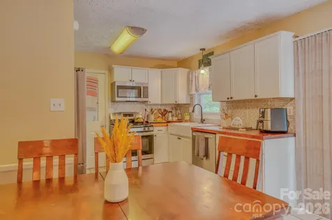112 Amelia Drive Hendersonville NC 28792