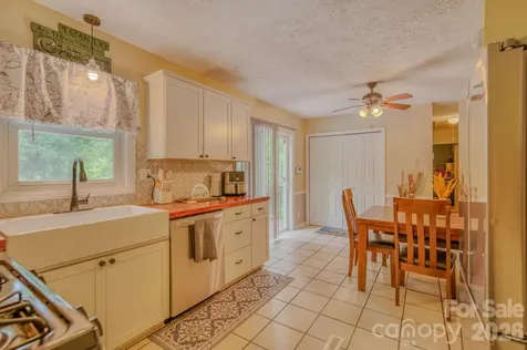 112 Amelia Drive Hendersonville NC 28792