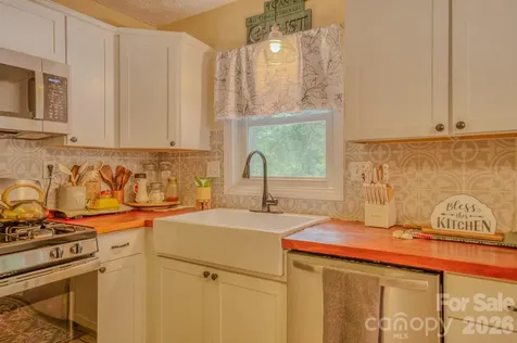112 Amelia Drive Hendersonville NC 28792
