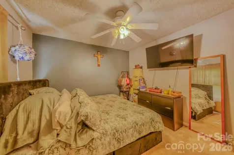 112 Amelia Drive Hendersonville NC 28792