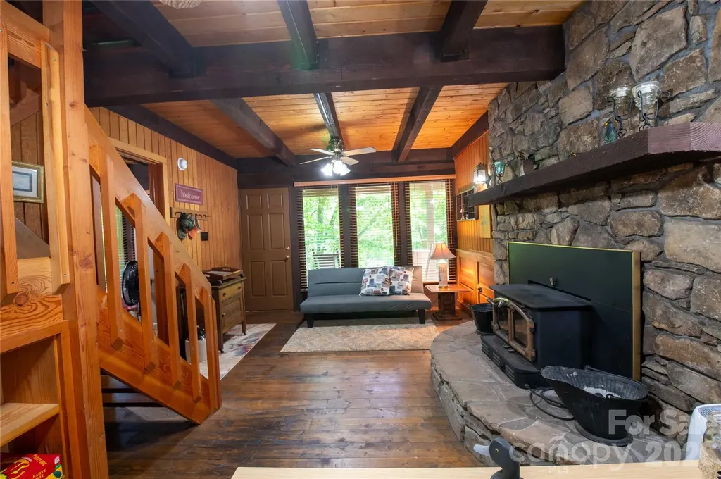 152 Middle Creek Cove Burnsville NC 28714