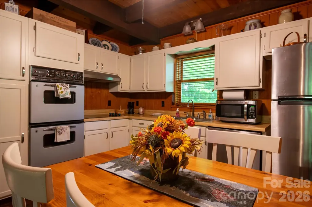 152 Middle Creek Cove Burnsville NC 28714