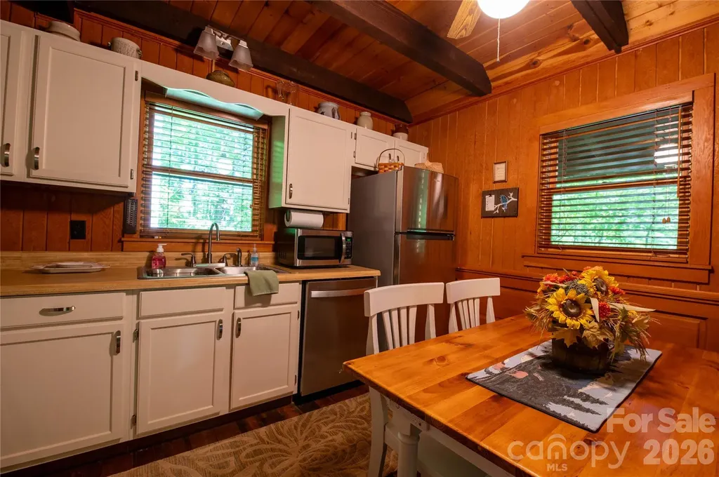 152 Middle Creek Cove Burnsville NC 28714