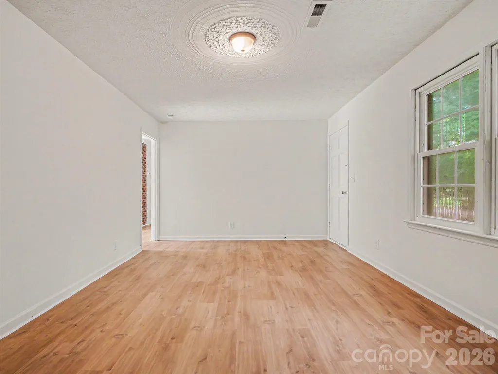 211 Lakeview Road Cherryville NC 28021