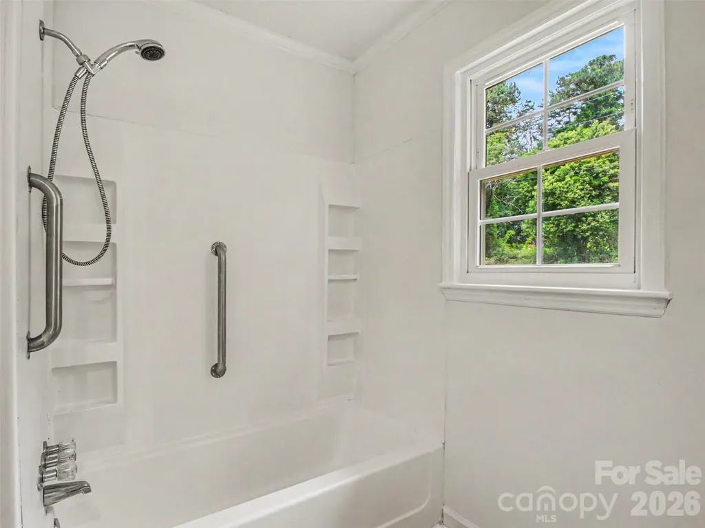 211 Lakeview Road Cherryville NC 28021