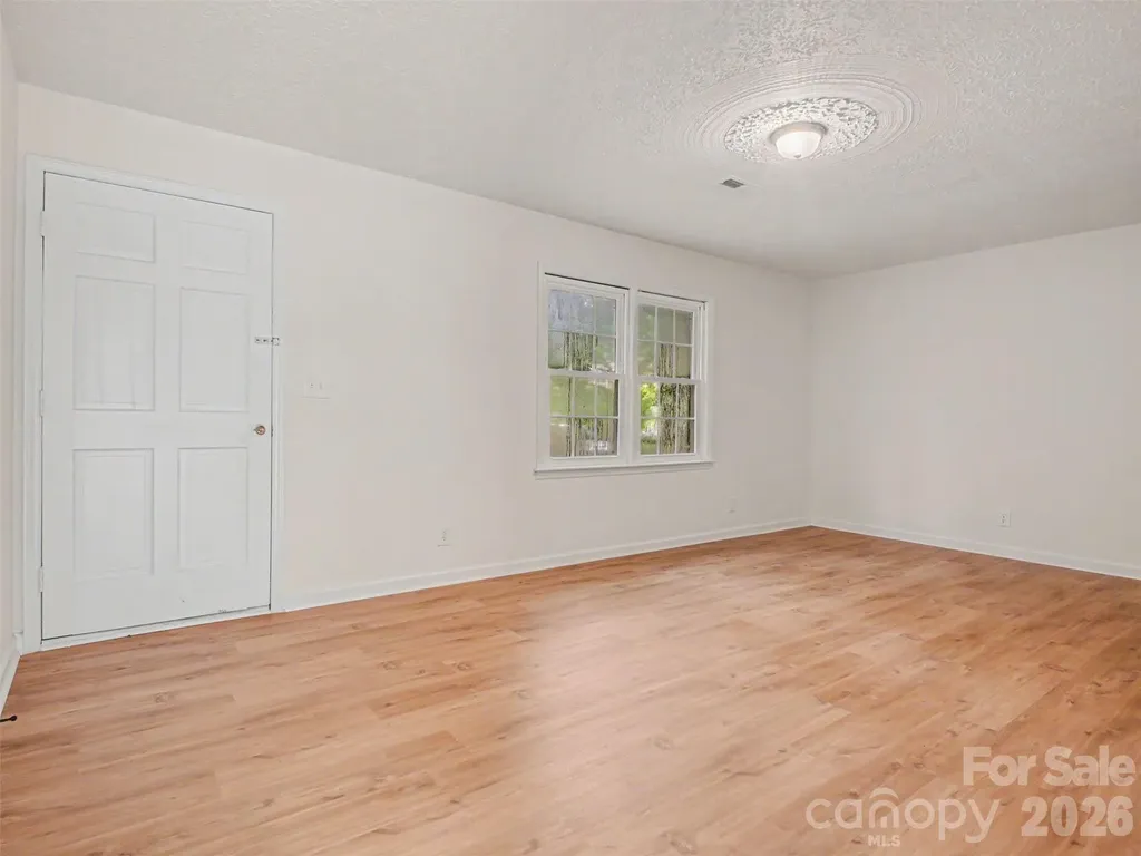 211 Lakeview Road Cherryville NC 28021