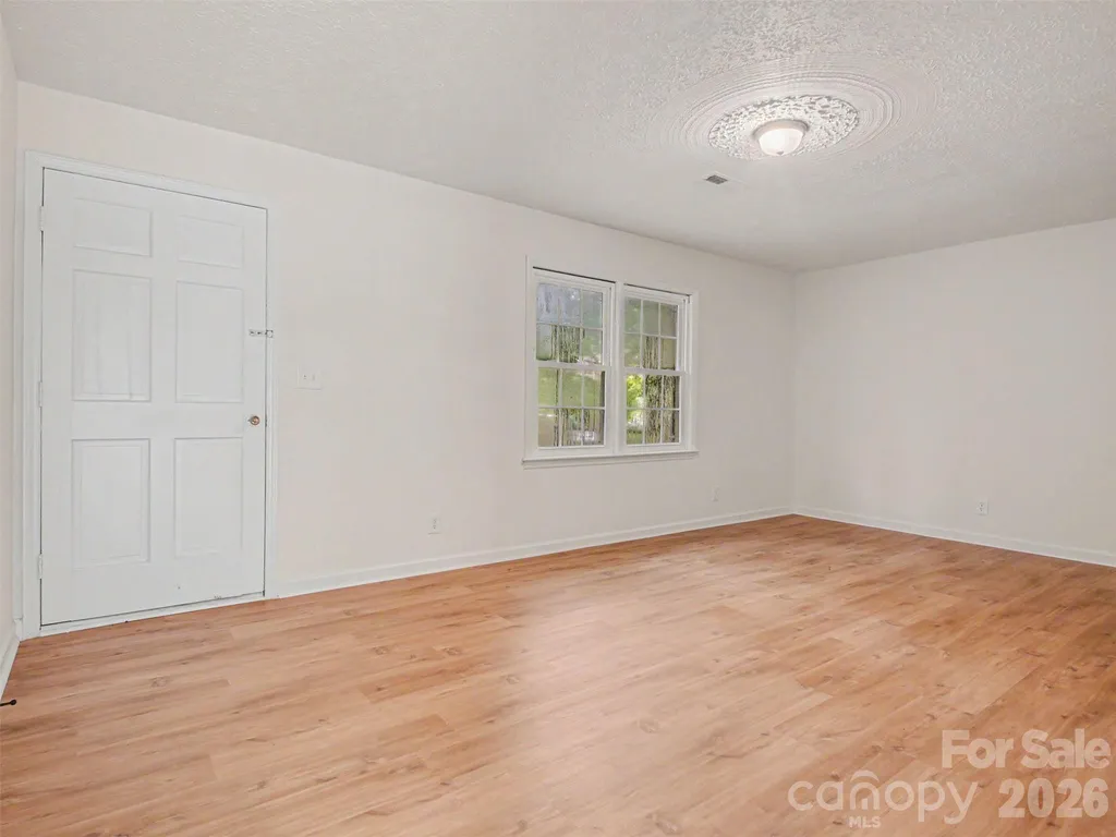 211 Lakeview Road Cherryville NC 28021