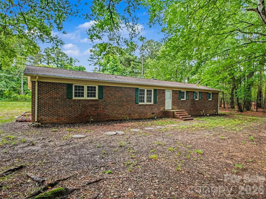 211 Lakeview Road Cherryville NC 28021