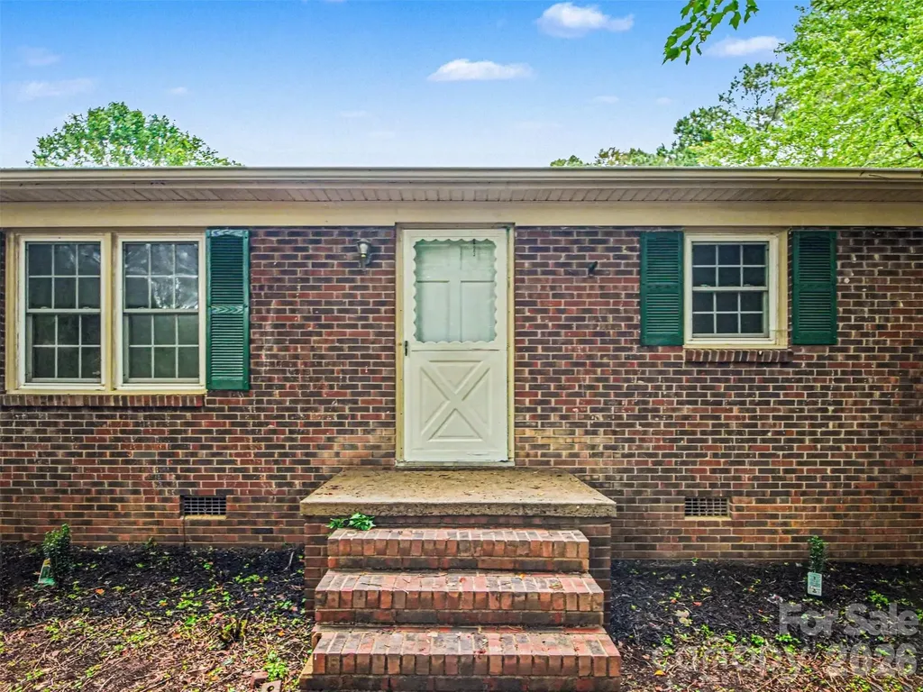211 Lakeview Road Cherryville NC 28021