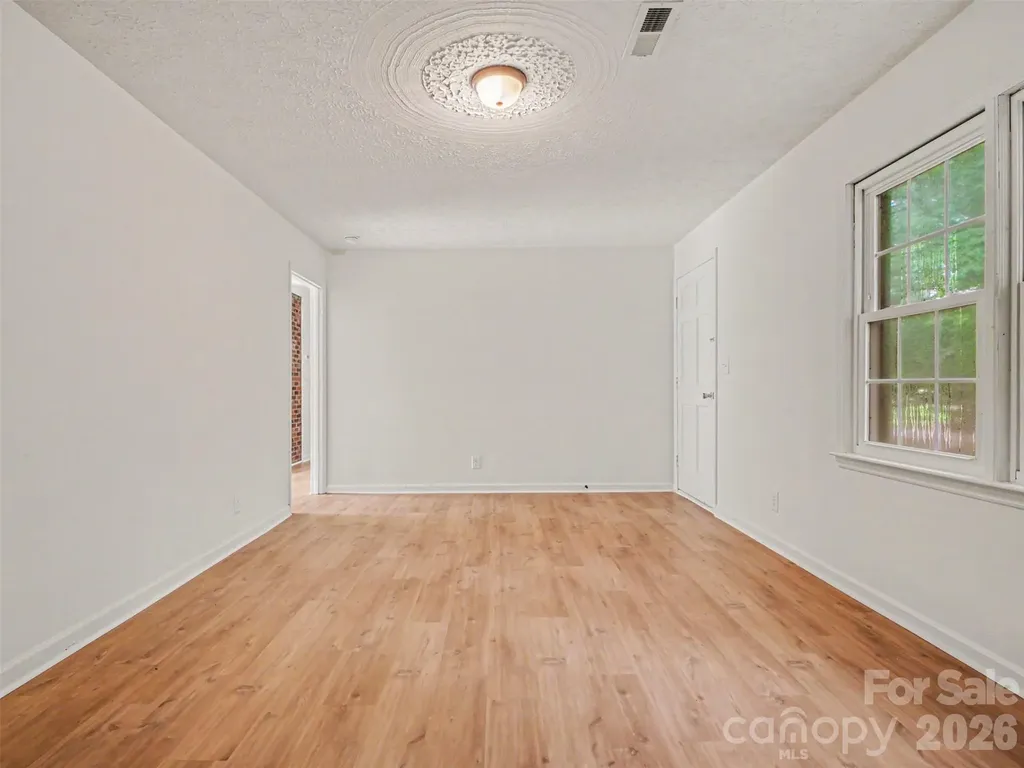 211 Lakeview Road Cherryville NC 28021
