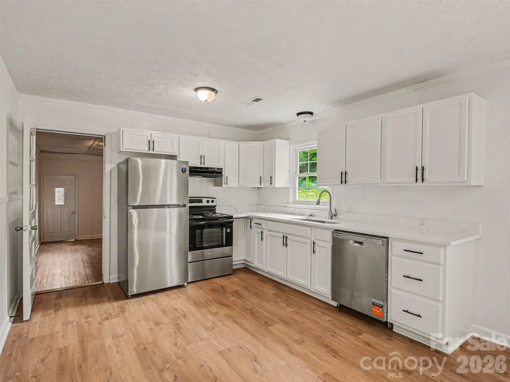 211 Lakeview Road Cherryville NC 28021