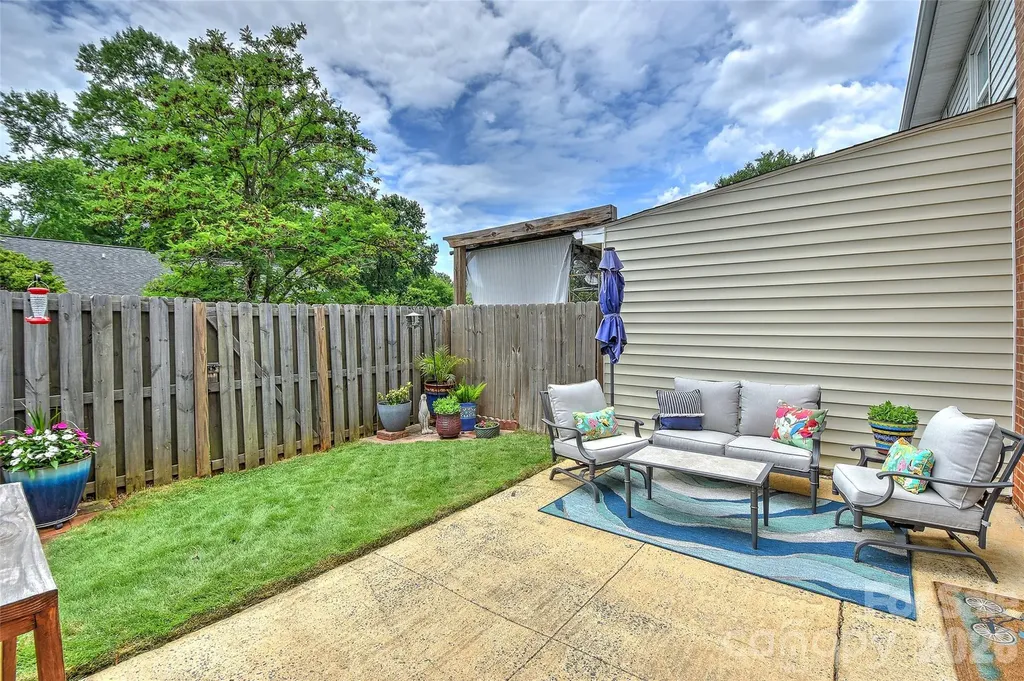 8333 Knights Bridge Road Charlotte NC 28210