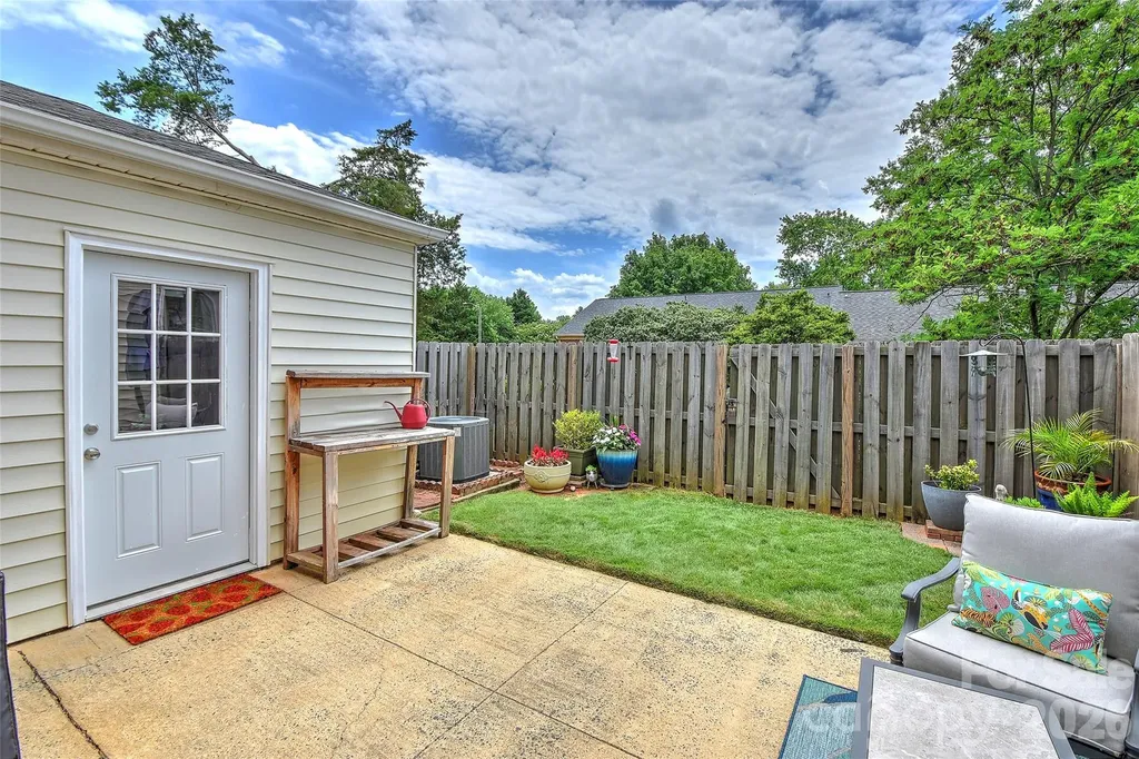 8333 Knights Bridge Road Charlotte NC 28210