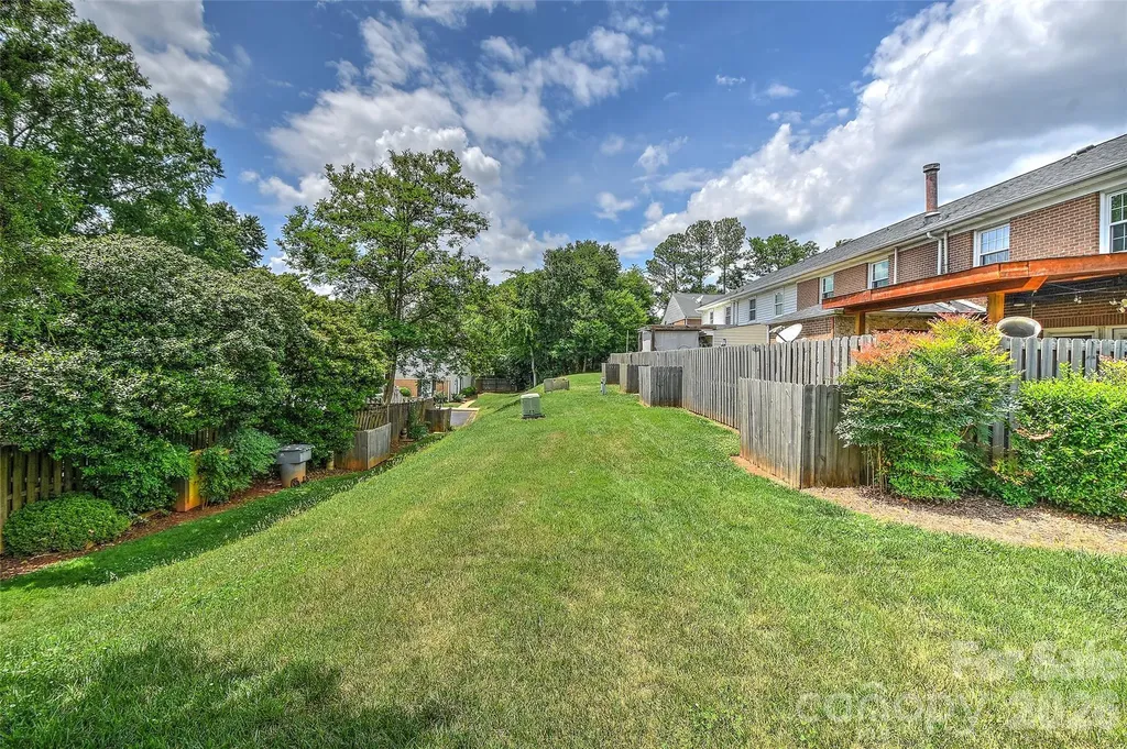 8333 Knights Bridge Road Charlotte NC 28210