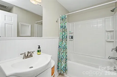 8333 Knights Bridge Road Charlotte NC 28210