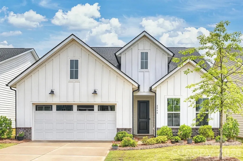 8044 Brookbank Drive Charlotte NC 28269