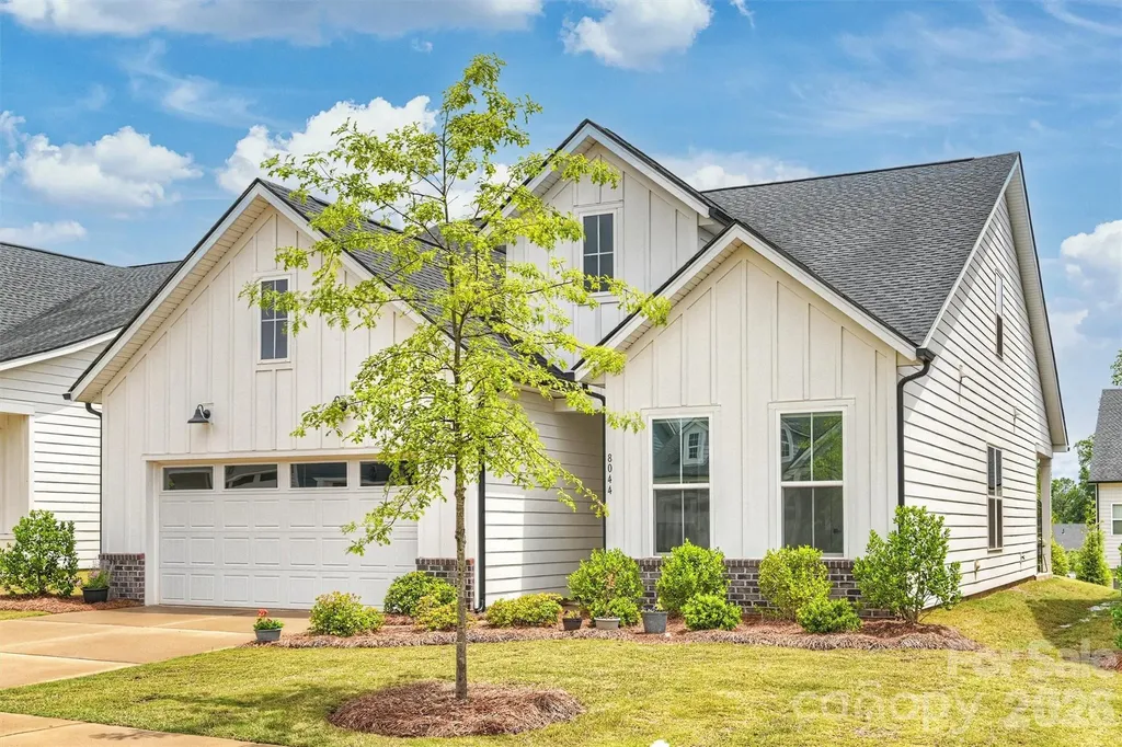 8044 Brookbank Drive Charlotte NC 28269