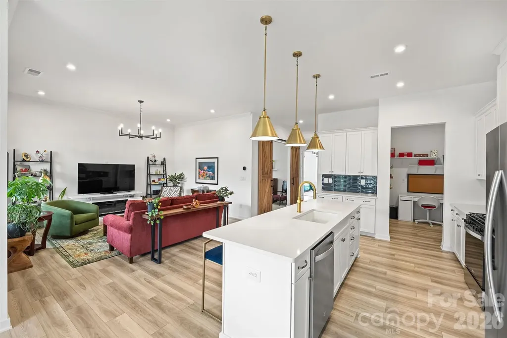 8044 Brookbank Drive Charlotte NC 28269