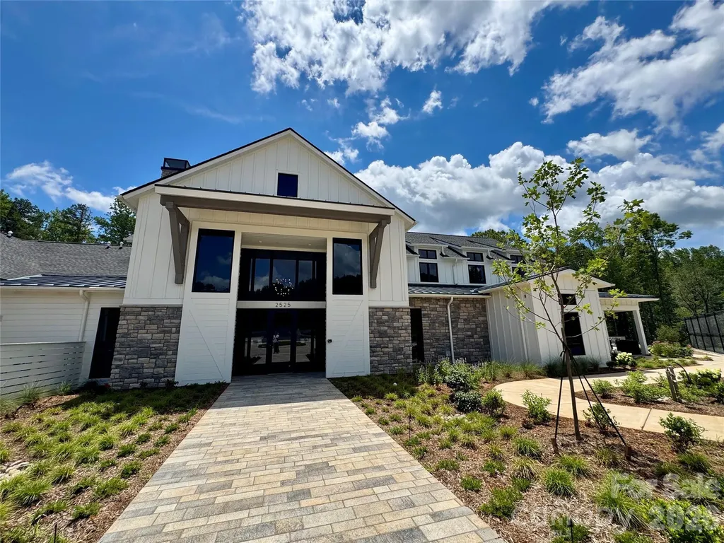 8044 Brookbank Drive Charlotte NC 28269