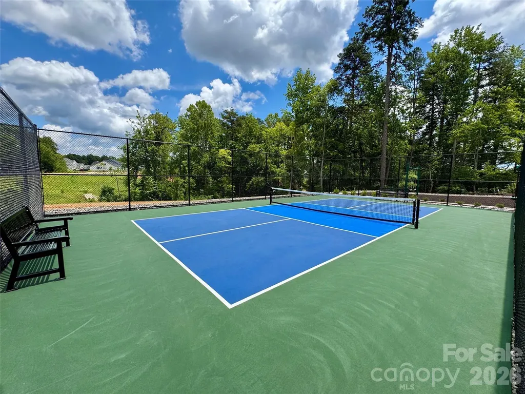 8044 Brookbank Drive Charlotte NC 28269
