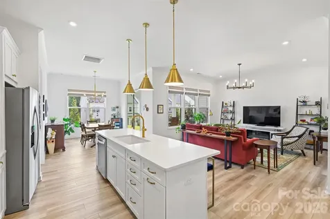 8044 Brookbank Drive Charlotte NC 28269
