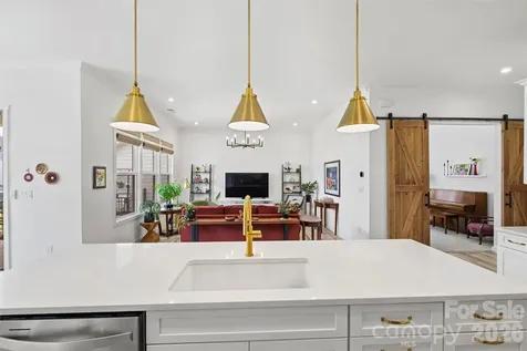 8044 Brookbank Drive Charlotte NC 28269