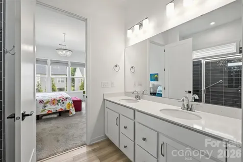 8044 Brookbank Drive Charlotte NC 28269
