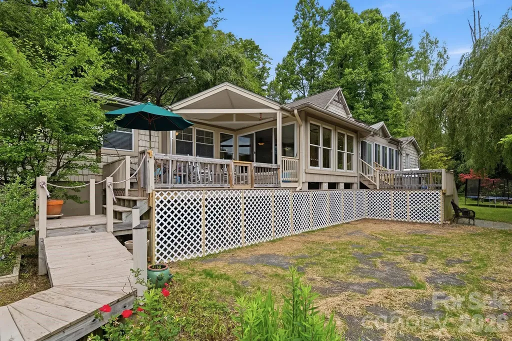 11 Echo Lake Drive Fairview NC 28730