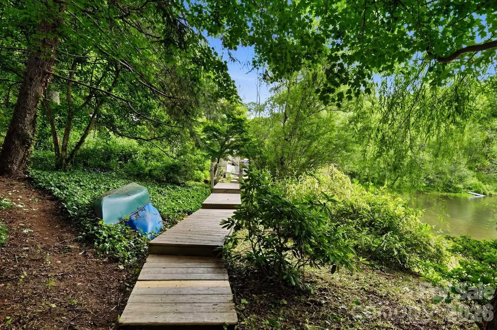 11 Echo Lake Drive Fairview NC 28730