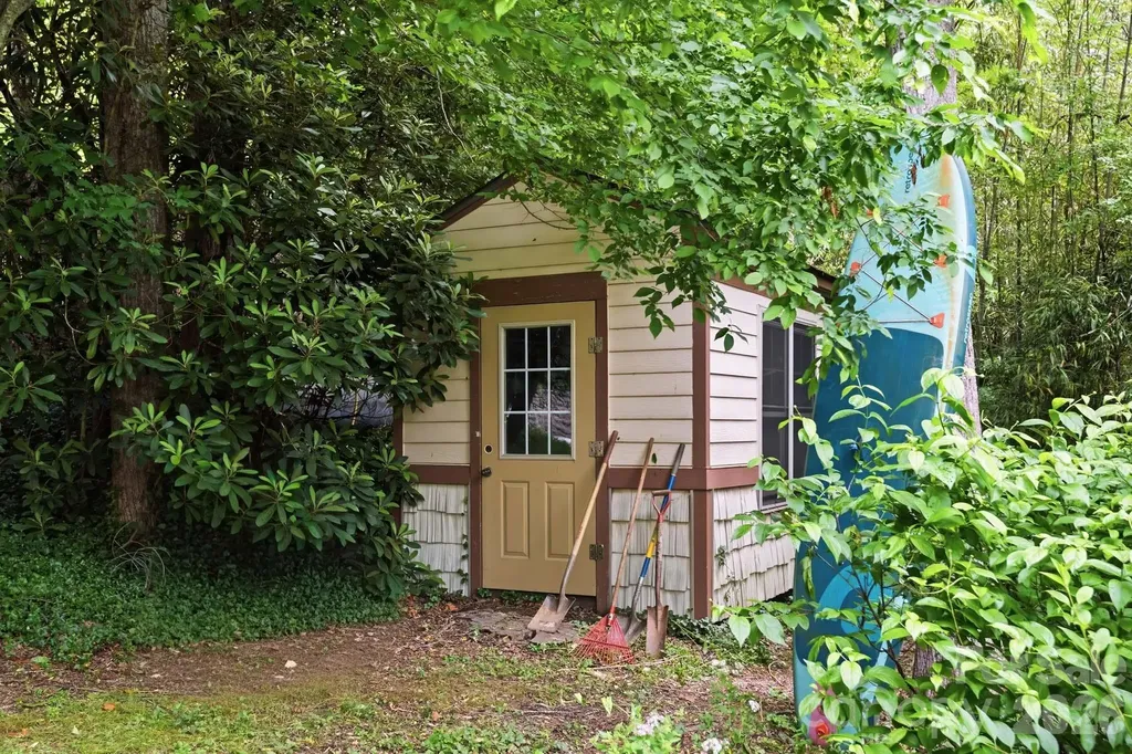 11 Echo Lake Drive Fairview NC 28730