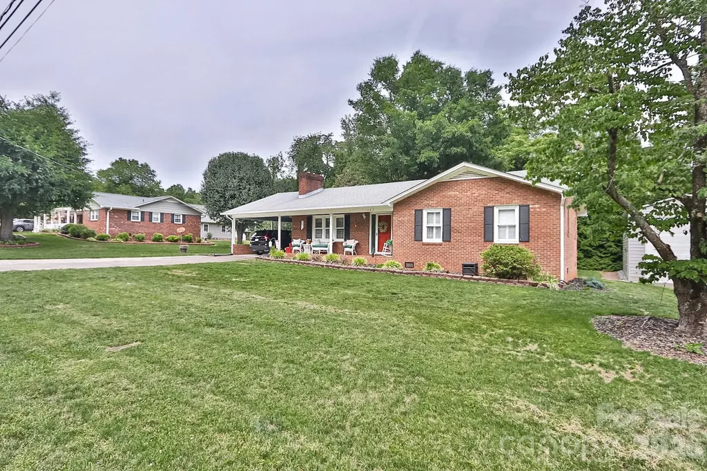 167 Speas Avenue Boonville NC 27011
